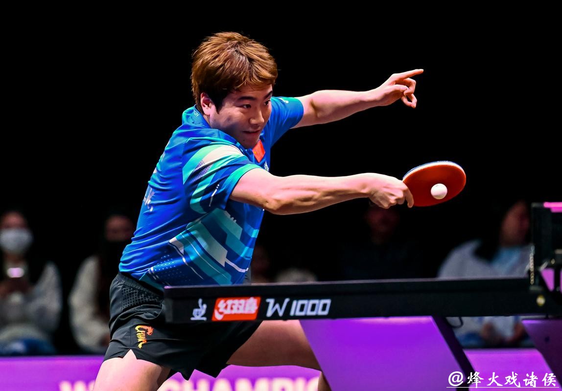 WTT多哈冠军赛：梁靖崑赢下国乒德比 晋级男单八强
