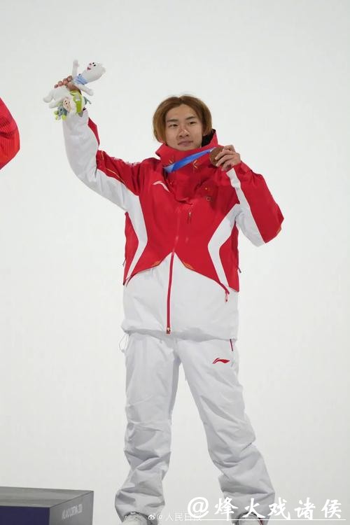 （米兰冬奥会）苏翊鸣收获单板滑雪男子大跳台铜牌