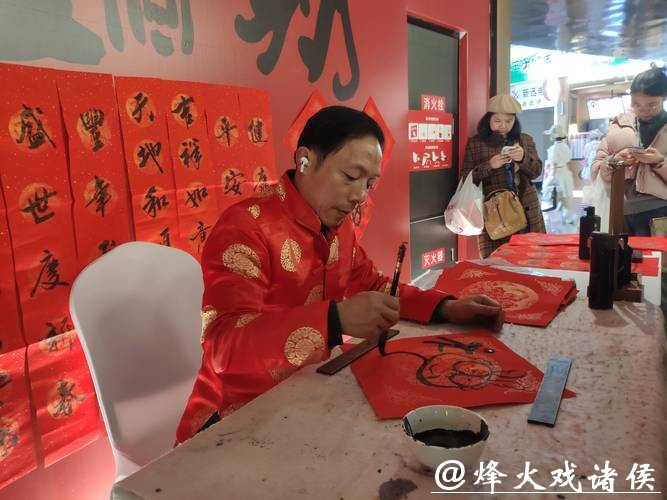 【场面】挥毫泼墨迎新春 沪上名家送福瑞